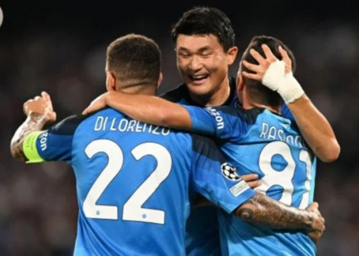 Drama 6 Gol di Naples, Napoli Bantai Ajax Amsterdam