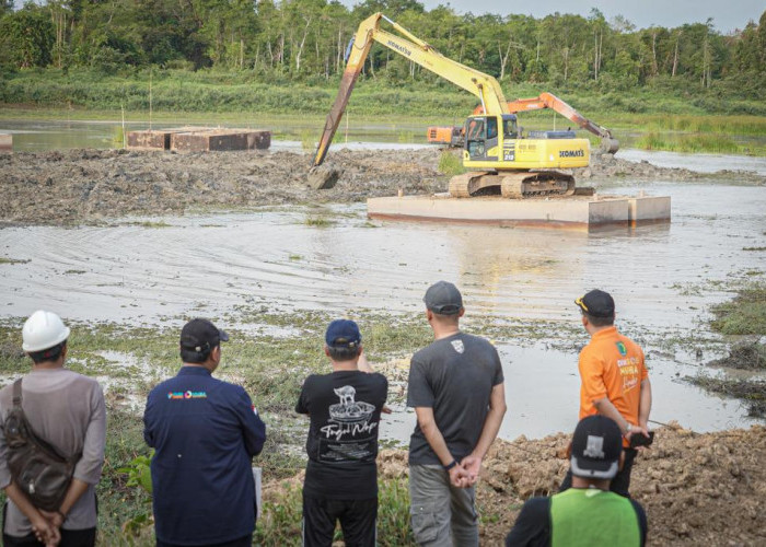 Sidak ke Lapangan, Apriyadi Warning Kontraktor Selesaikan Pembangunan Infrastruktur Tepat Waktu