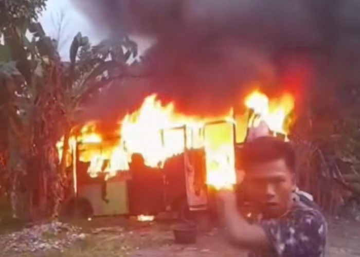 Bus Bekas Pemda Hangus, ODGJ Tewas Terjebak di Dalamnya 