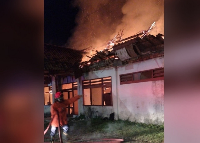 Kebakaran Terjadi di Salah Satu Perkantoran di Kota Sekayu, 4 Mobil Dambar Diterjunkan