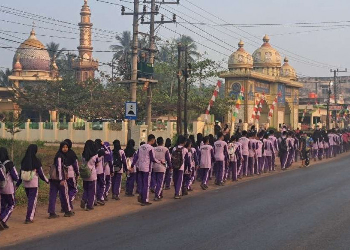 Ratusan Siswa SMPN 1 Sungai Lilin Jalan Santai, Meriahkan HUT RI ke-81