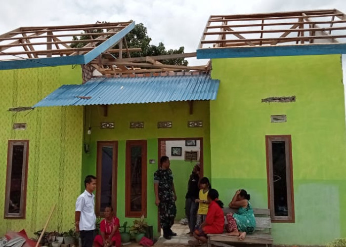 Puluhan Rumah di Bayung Lencir Rusak Oleh Angin Kencang, Ini Yang Dilakukan Polsek Bayung Lencir