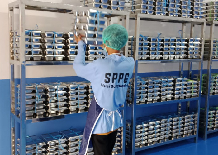 SPPG MBG Polres Muba Resmi Beroperasi, 1.000 Siswa di Sekayu Terima Menu Bergizi di Hari Pertama