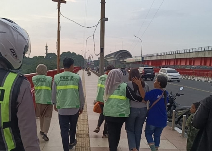 Detik-Detik Penyelamatan di Jembatan Ampera: Respons 110 dan CCTV Polda Sumsel Gagalkan Aksi Nekat