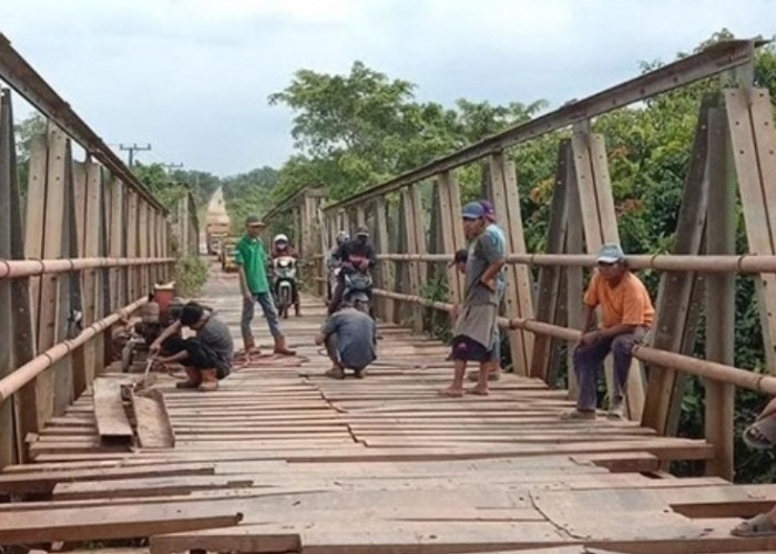 Jembatan Penghubung Pulau Rimau - Selat Penuguan di Banyuasin Memprihatinkan