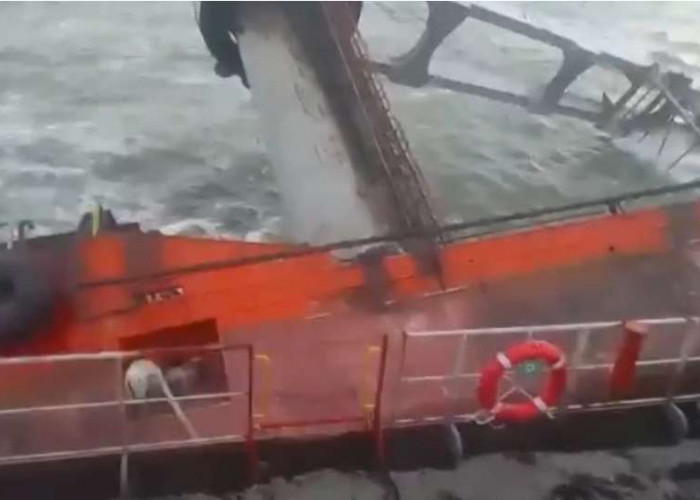 Kapal Floating Crane Tenggelam di Perairan Sungsang, Seluruh ABK Selamat
