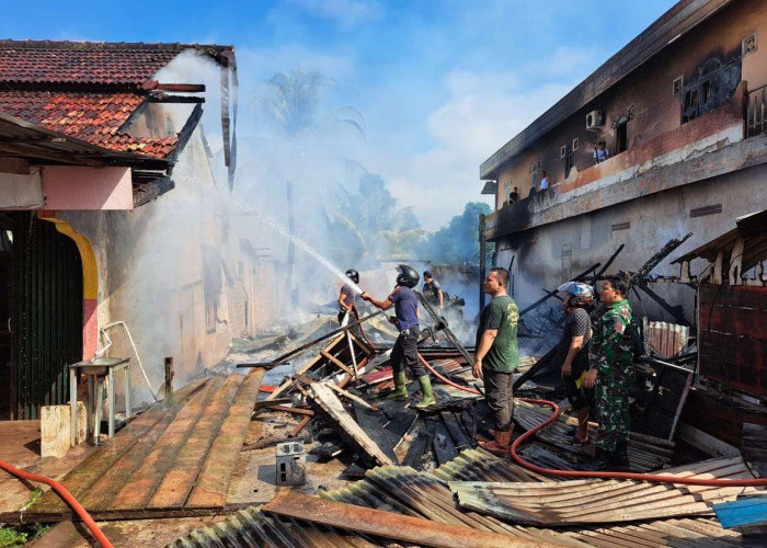 Kebakaran di Pasar Sungai Lilin, 2 Rumah Makan Ludes di Lalap Api