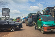 Jalintim Palembang–Jambi Padat Merayap, Antrean Kendaraan Mengular Cukup Panjang
