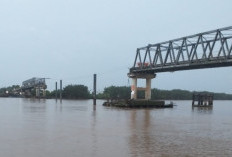 Proyek Pembangunan Ulang Jembatan P.6 Lalan Kembali Terganggu, Tongkang Batu Bara Robohkan Tiang Pancang