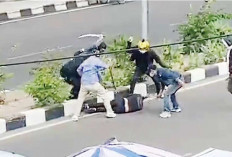 Bentrok Dua Ormas Pecah di Sekitar PS Mall Palembang, Seorang Pria Alami Luka Bacok Parah