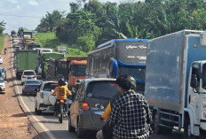 Efek Domino Kemacetan, Arus Kendaraan dari Jambi Tersendat di Sungai Lilin