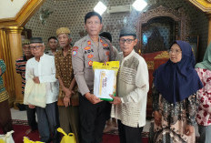 Sambut HUT ke-75 Humas Polri, Polres Muba Bersihkan Rumah Ibadah dan Bagikan Sembako