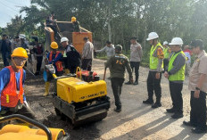 Gerakan Indonesia ASRI di Muba: Pemkab dan Polres Kompak Tambal Jalan hingga Bersihkan Lingkungan