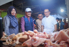 Hari ke-11 Ramadan, Wabup Rohman Turun Langsung ke Pasar Randik: Harga Stabil, Stok Aman hingga Lebaran