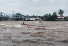 Euforia 'Naek Stempel' di Sungai Komering, Tradisi Lebaran yang Seru, Tapi Sarat Risiko