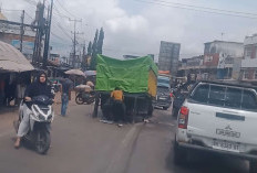 Truk Rusak di Pasar Sungai Lilin, Jalintim Palembang–Jambi Sempat Lumpuh dan Macet Panjang