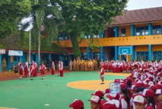Awali Tahun 2026, SDN 8 Sekayu Gelar Upacara Bendera Bersama Sekretaris Disdikbud Muba