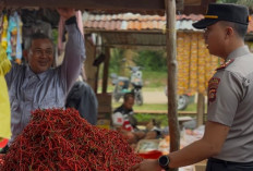 Kapolsek Babat Supat Turun ke Pasar, Patroli Dialogis Pastikan Harga Sembako Stabil dan Situasi Aman