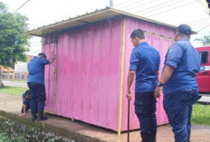 Respons Cepat Damkar Muba Selamatkan Kucing Terjepit di Bawah Container UMKM Sekayu